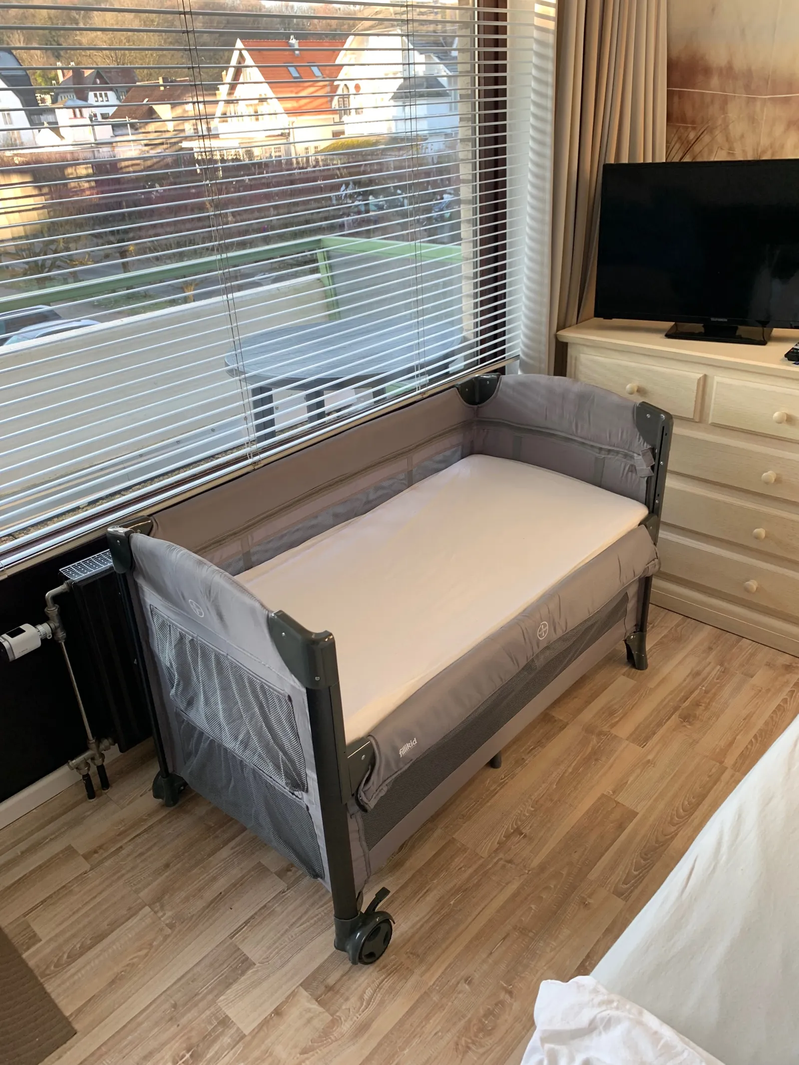 Babyreisebett im Schlafzimmer