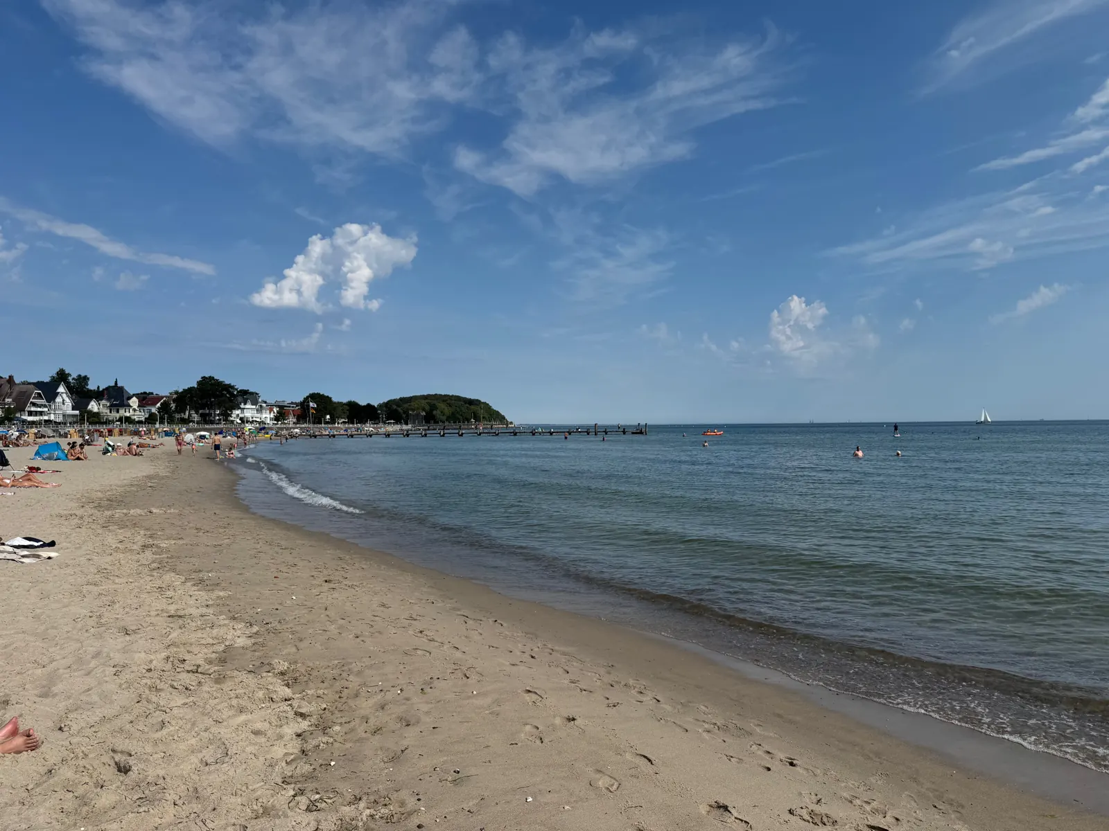 Blick über den Kurstrand von Travemünde nach Norden